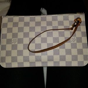 SOLD!! louis vuitton neverfull mm pochette